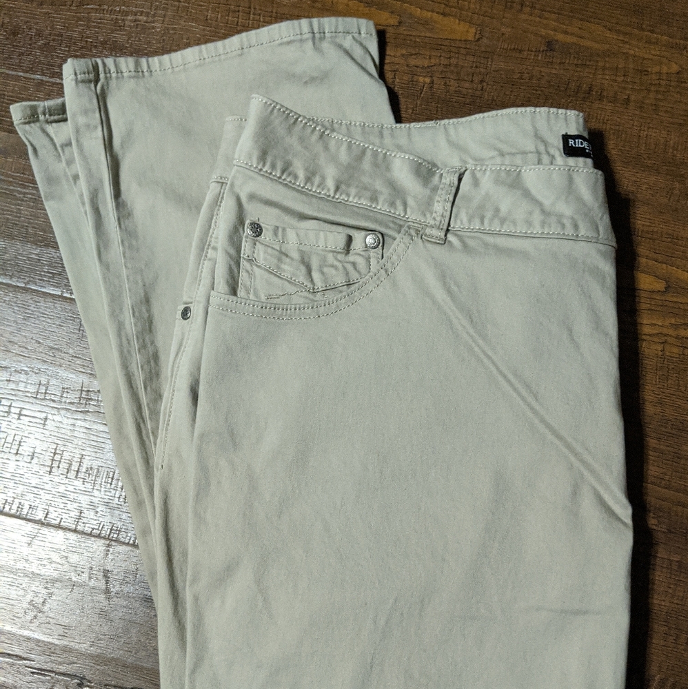 Women's Lee Riders beige 22W boot cut pants